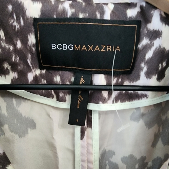 BCBGMaxAzria Silk Iridescent Stripe Abstract Belted Pocketed Rain Utility Coat - Picture 9 of 10